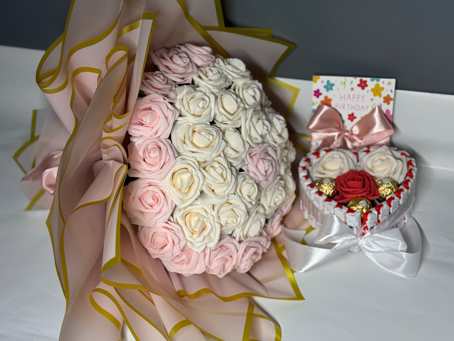 Luxury Roses & Kinder Heart Gift Set | Buchet Elegant & Cutie Inimă Kinder