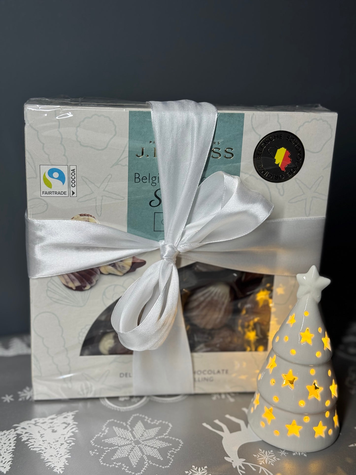 ⭐ Christmas Gift Set – Light-Up Tree & Belgian Chocolates| ⭐ Set Cadou Crăciun – Brad Luminos & Ciocolată Belgiană