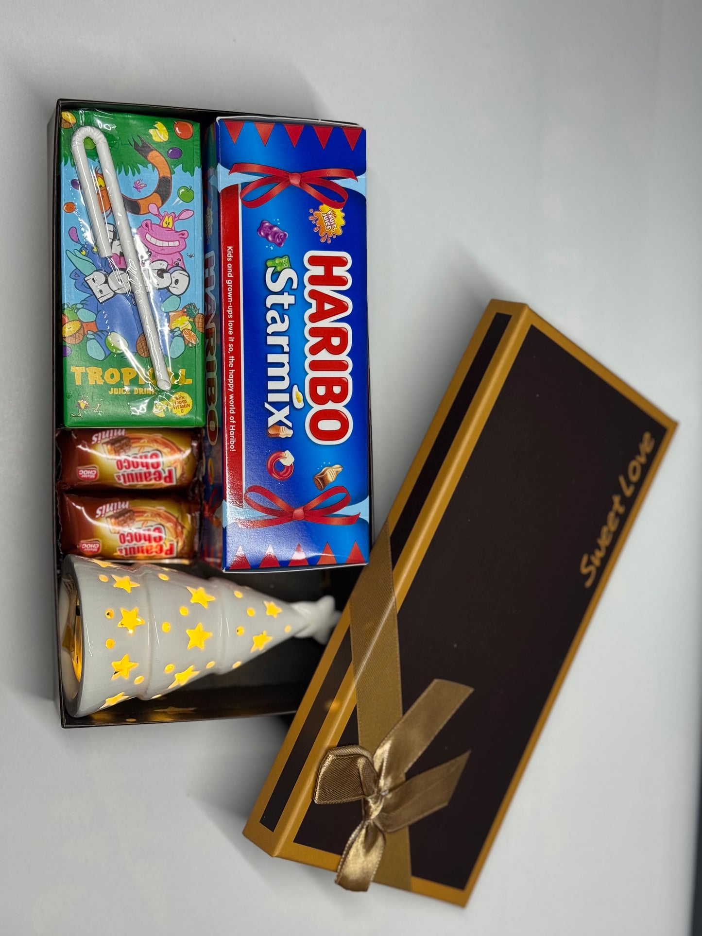 Christmas Gift Pack – Lighted Tree and Sweet Treats | Set Cadou Crăciun – Brad cu Lumină și Răsfățuri Dulci