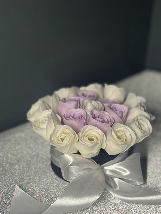 Lilac & White Rose Box | Cutie cu Trandafiri de Săpun Lila & Alb